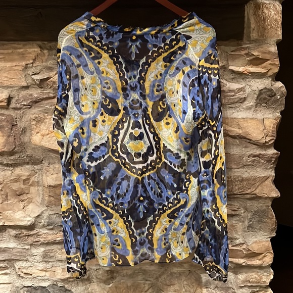 Tahari Beautiful sheer blouse - Picture 2 of 3